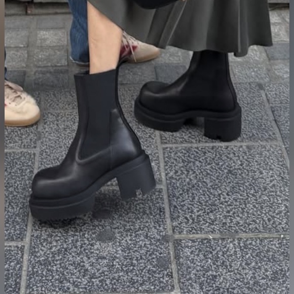 Zara Black Heeled Boots - Picture 1 of 9